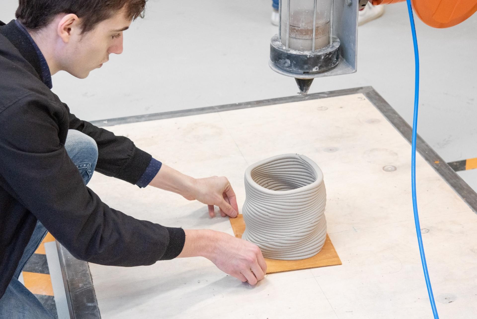Paco Pioline, expérimentation réalisée dans le cadre du workshop Clay Printing, année 2019-20. Photo : Ianis Lallemand.